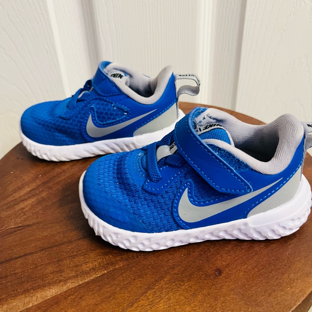 Nike Revolution 4 Toddler Shoes Blue White Size 4C BQJ63-003 Kids Sneakers